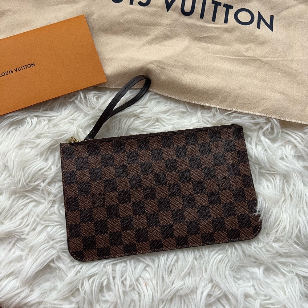 Louis Vuitton Neverfull MM Clutch
